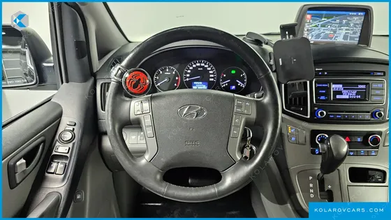 HYUNDAI STAREX VAN 5-SEATER