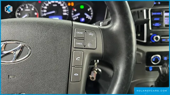 HYUNDAI STAREX VAN 5-SEATER