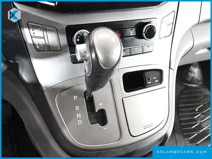 HYUNDAI STAREX VAN 5-SEATER