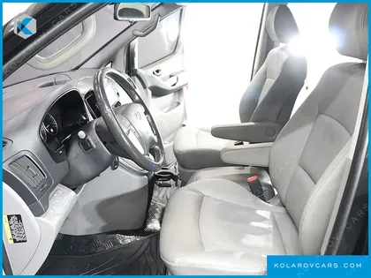 HYUNDAI STAREX VAN 5-SEATER