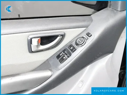 HYUNDAI STAREX VAN 5-SEATER