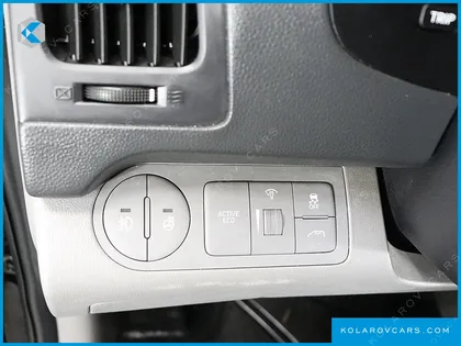 HYUNDAI STAREX VAN 5-SEATER