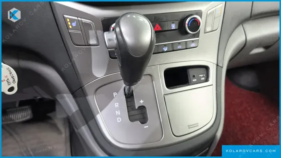 HYUNDAI STAREX VAN 3-SEATER