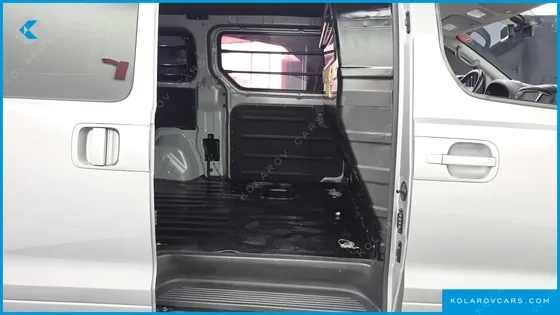 HYUNDAI STAREX VAN 3-SEATER
