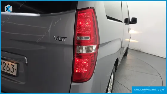 HYUNDAI STAREX VAN 3-SEATER