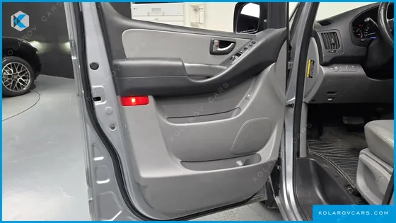 HYUNDAI STAREX VAN 3-SEATER
