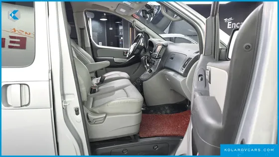 HYUNDAI STAREX VAN 3-SEATER