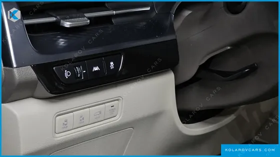 KIA CARNIVAL DIESEL 7-SEATER HI-LIMOUSINE