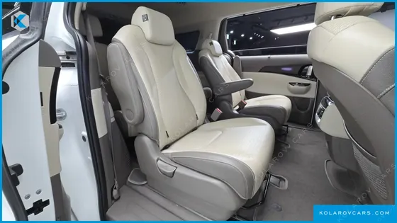 KIA CARNIVAL GASOLINE 9-SEATER SIGNATURE