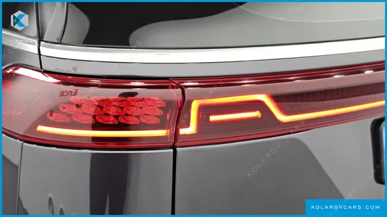 KIA CARNIVAL DIESEL 9-SEATER SIGNATURE