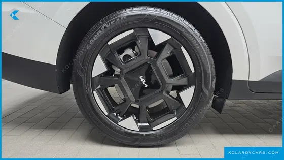 KIA CARNIVAL DIESEL 7-SEATER OUTDOOR
