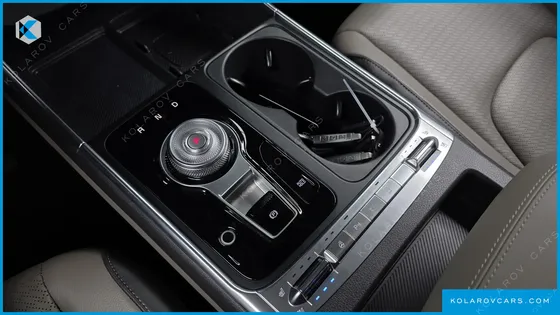 KIA CARNIVAL DIESEL 7-SEATER OUTDOOR