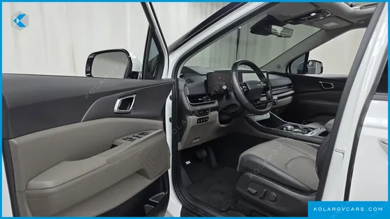 KIA CARNIVAL DIESEL 7-SEATER OUTDOOR