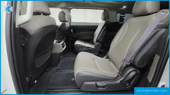 KIA CARNIVAL DIESEL 7-SEATER OUTDOOR
