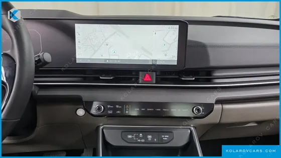 KIA CARNIVAL DIESEL 7-SEATER OUTDOOR