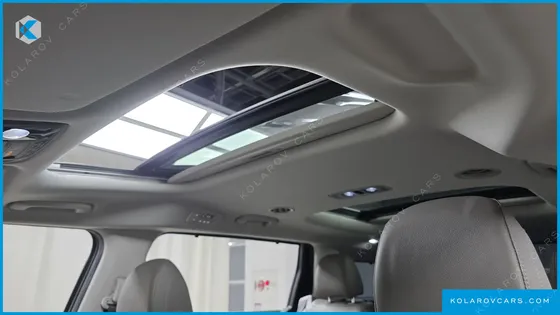 KIA CARNIVAL DIESEL 7-SEATER OUTDOOR