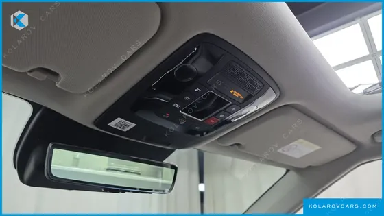 KIA CARNIVAL DIESEL 7-SEATER OUTDOOR