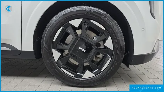 KIA CARNIVAL DIESEL 7-SEATER OUTDOOR