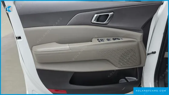 KIA CARNIVAL DIESEL 7-SEATER OUTDOOR