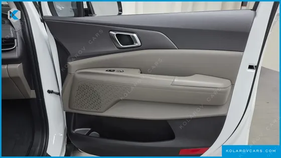 KIA CARNIVAL DIESEL 7-SEATER OUTDOOR