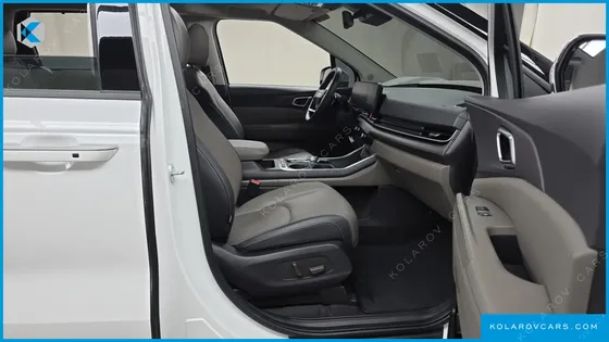 KIA CARNIVAL DIESEL 7-SEATER OUTDOOR