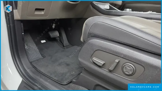 KIA CARNIVAL DIESEL 7-SEATER OUTDOOR