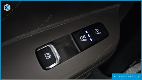 KIA CARNIVAL GASOLINE 7-SEATER GRAVITY