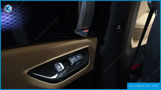 KIA CARNIVAL GASOLINE 7-SEATER SIGNATURE