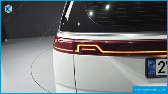 KIA CARNIVAL GASOLINE 7-SEATER SIGNATURE