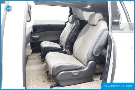 KIA CARNIVAL GASOLINE 9-SEATER SIGNATURE