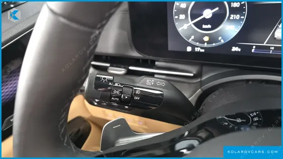 KIA CARNIVAL GASOLINE 7-SEATER SIGNATURE