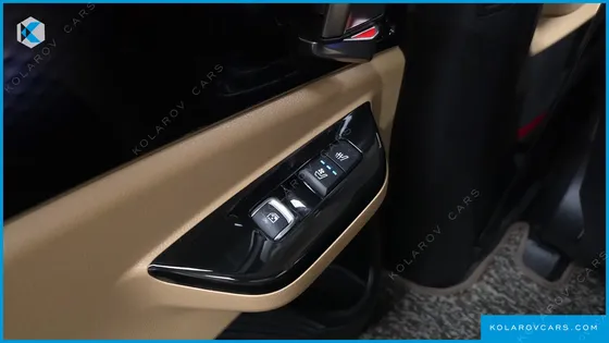 KIA CARNIVAL GASOLINE 7-SEATER SIGNATURE