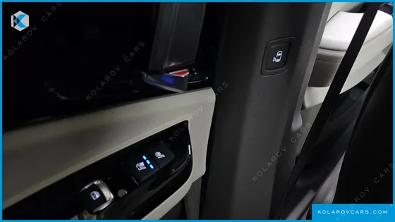 KIA CARNIVAL GASOLINE 7-SEATER HI-LIMOUSINE