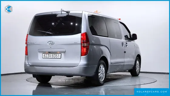 HYUNDAI STAREX VAN 5-SEATER
