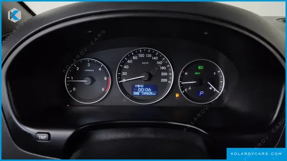 HYUNDAI STAREX VAN 5-SEATER
