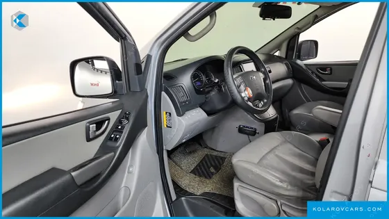 HYUNDAI STAREX VAN 5-SEATER