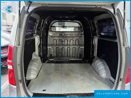 HYUNDAI STAREX VAN 5-SEATER