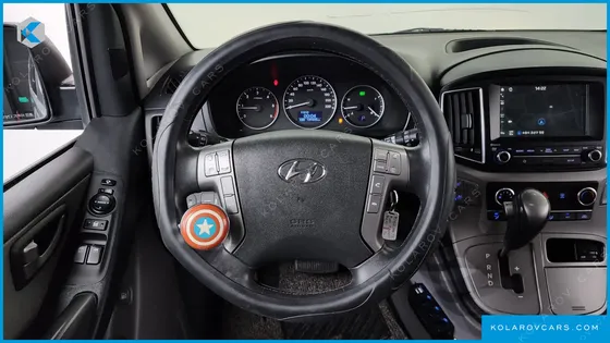 HYUNDAI STAREX VAN 5-SEATER