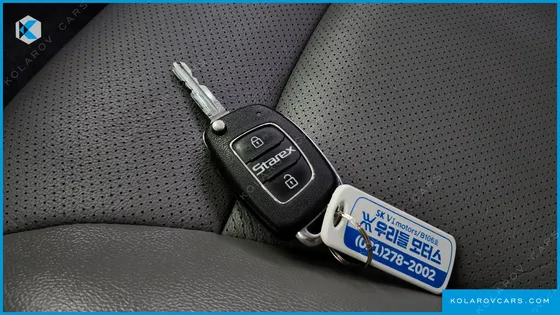 HYUNDAI STAREX VAN 5-SEATER