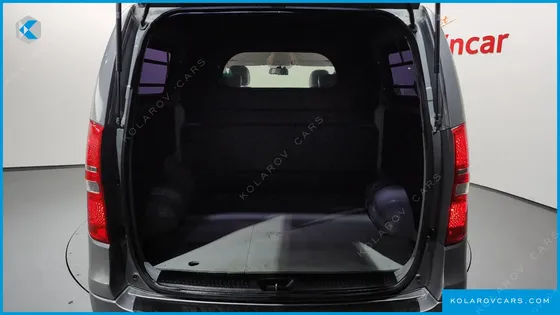 HYUNDAI STAREX VAN 5-SEATER