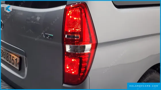 HYUNDAI STAREX VAN 5-SEATER