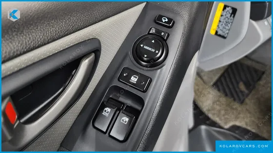 HYUNDAI STAREX VAN 5-SEATER