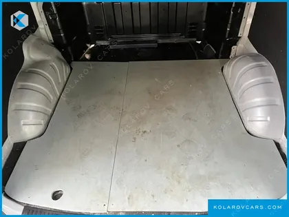 HYUNDAI STAREX VAN 5-SEATER
