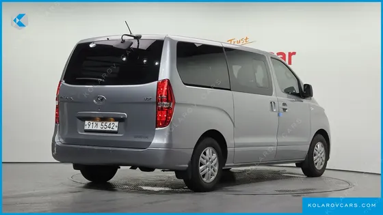 HYUNDAI STAREX VAN 5-SEATER