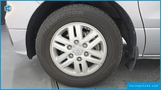 HYUNDAI STAREX VAN 5-SEATER