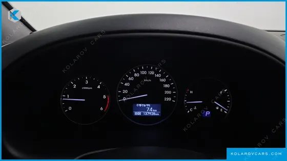 HYUNDAI STAREX VAN 5-SEATER