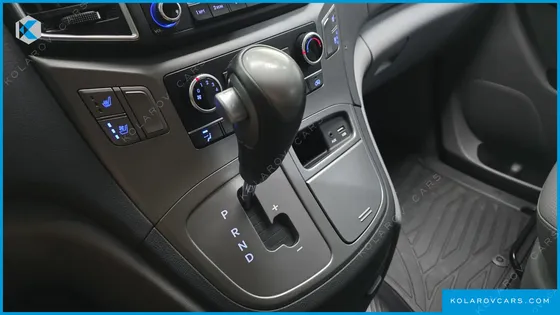 HYUNDAI STAREX VAN 5-SEATER
