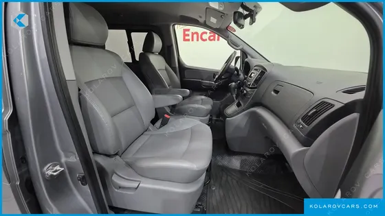 HYUNDAI STAREX VAN 5-SEATER