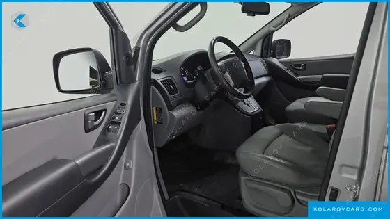 HYUNDAI STAREX VAN 5-SEATER