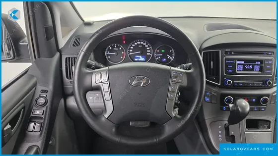 HYUNDAI STAREX VAN 5-SEATER